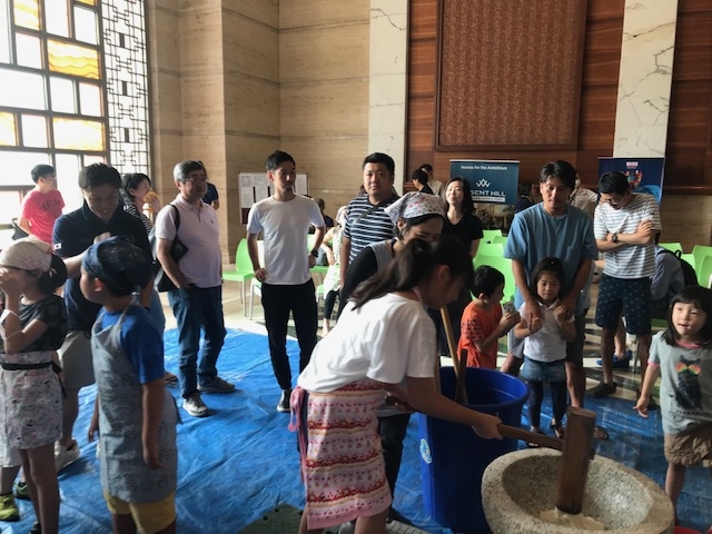 ムンバイ日本人会の恒例餅つき大会の開催 在ムンバイ日本国総領事館
